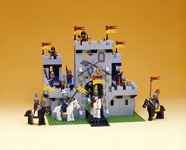 Замок LEGO, 1984 (отставной, но не забытый).