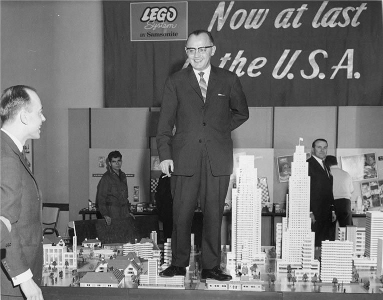 Кристиансен, Готфрид Кирк на Международной ярмарке игрушек, 1962 год.